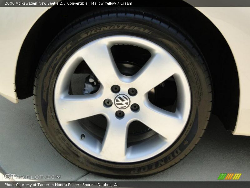 Mellow Yellow / Cream 2006 Volkswagen New Beetle 2.5 Convertible