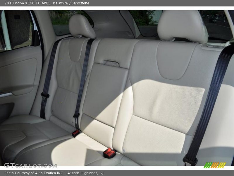 Ice White / Sandstone 2010 Volvo XC60 T6 AWD