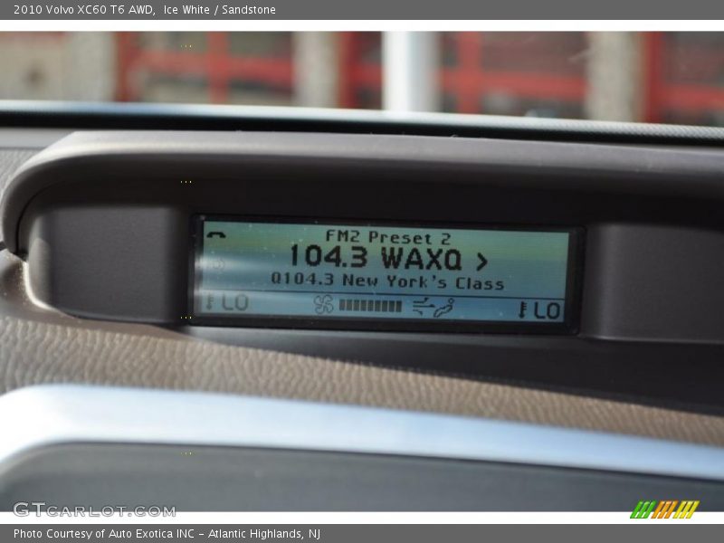 Ice White / Sandstone 2010 Volvo XC60 T6 AWD