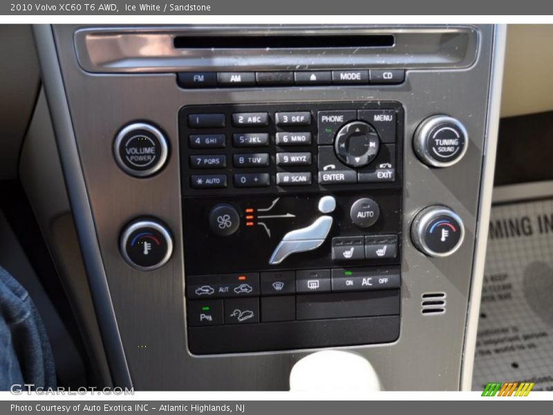Ice White / Sandstone 2010 Volvo XC60 T6 AWD
