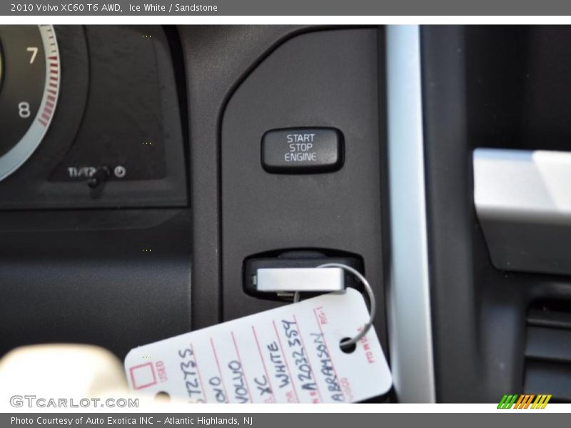 Ice White / Sandstone 2010 Volvo XC60 T6 AWD
