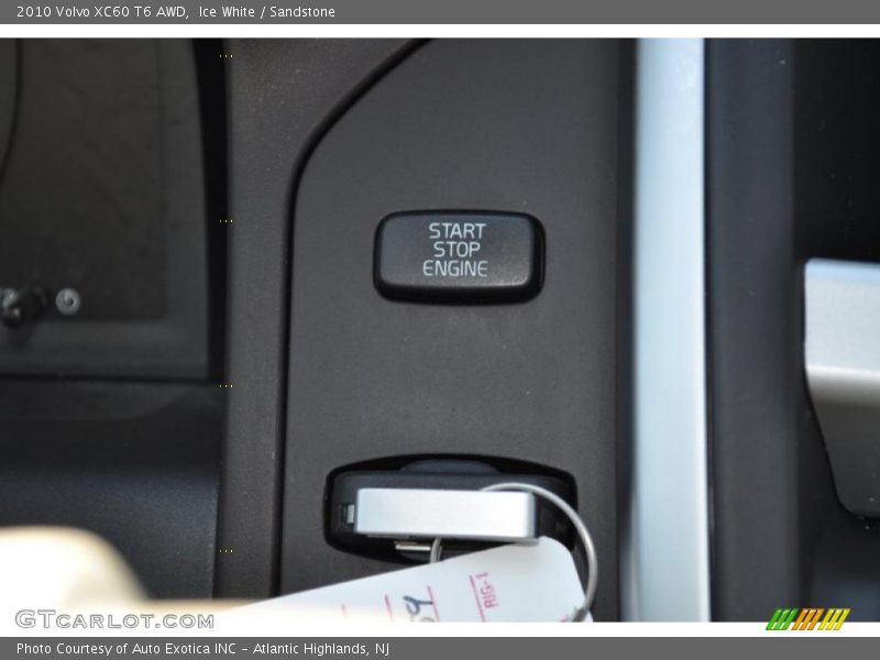 Ice White / Sandstone 2010 Volvo XC60 T6 AWD