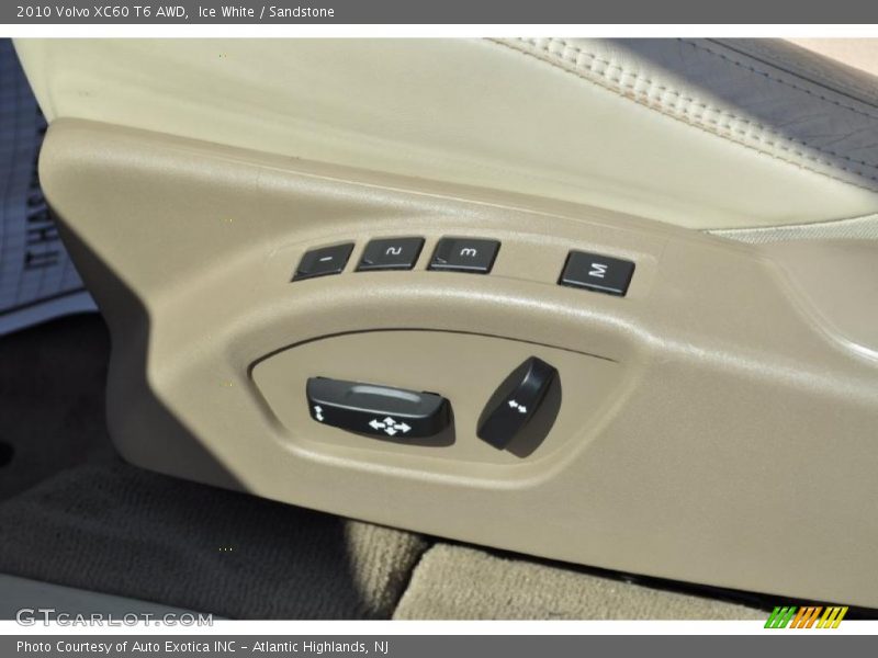 Ice White / Sandstone 2010 Volvo XC60 T6 AWD