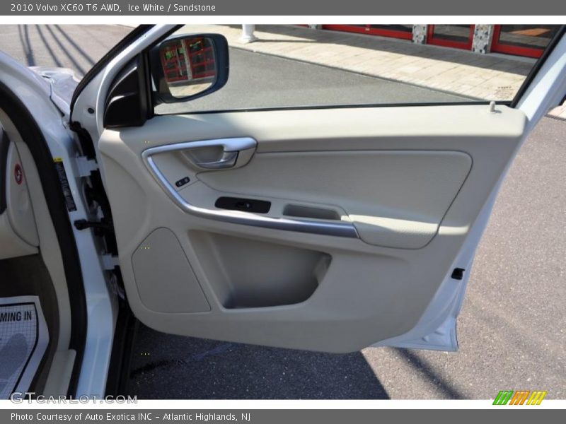 Ice White / Sandstone 2010 Volvo XC60 T6 AWD