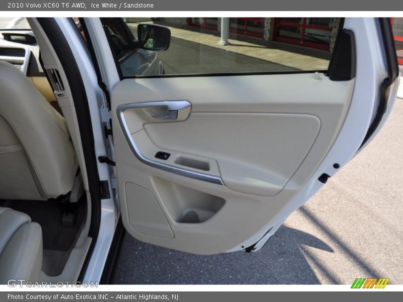 Ice White / Sandstone 2010 Volvo XC60 T6 AWD