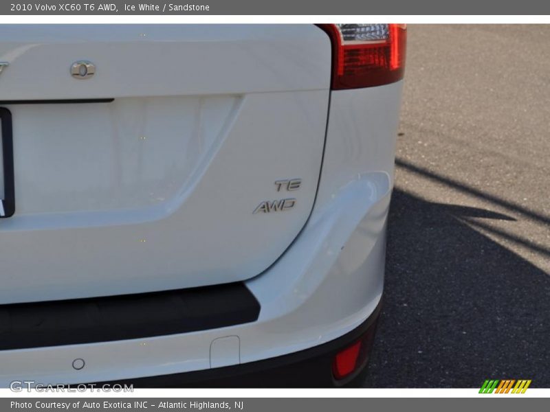 Ice White / Sandstone 2010 Volvo XC60 T6 AWD