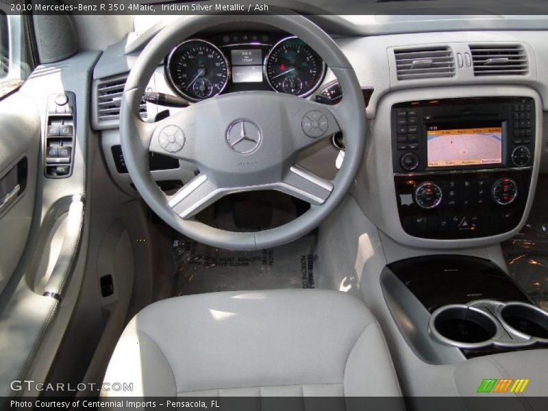 Dashboard of 2010 R 350 4Matic