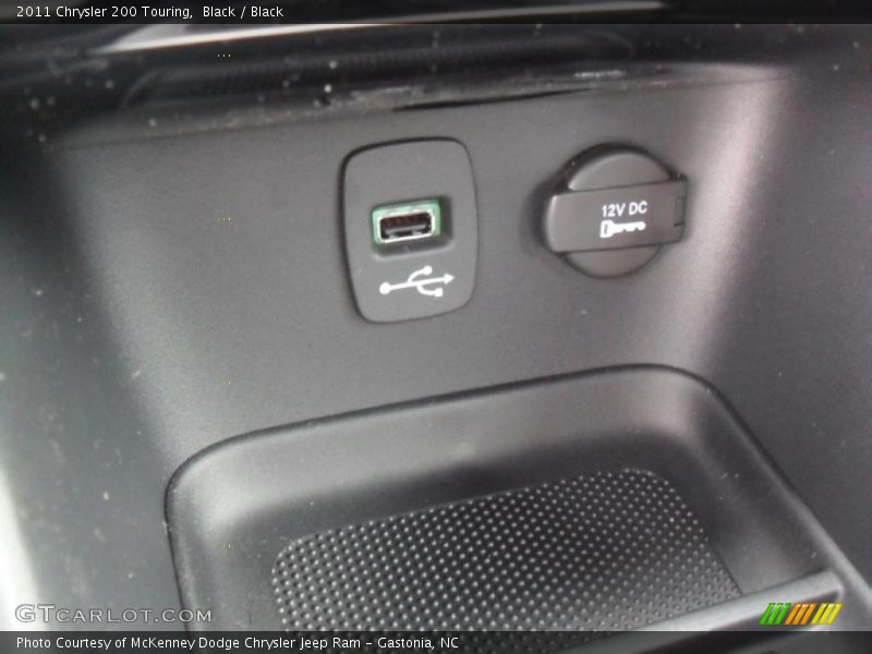 Black / Black 2011 Chrysler 200 Touring
