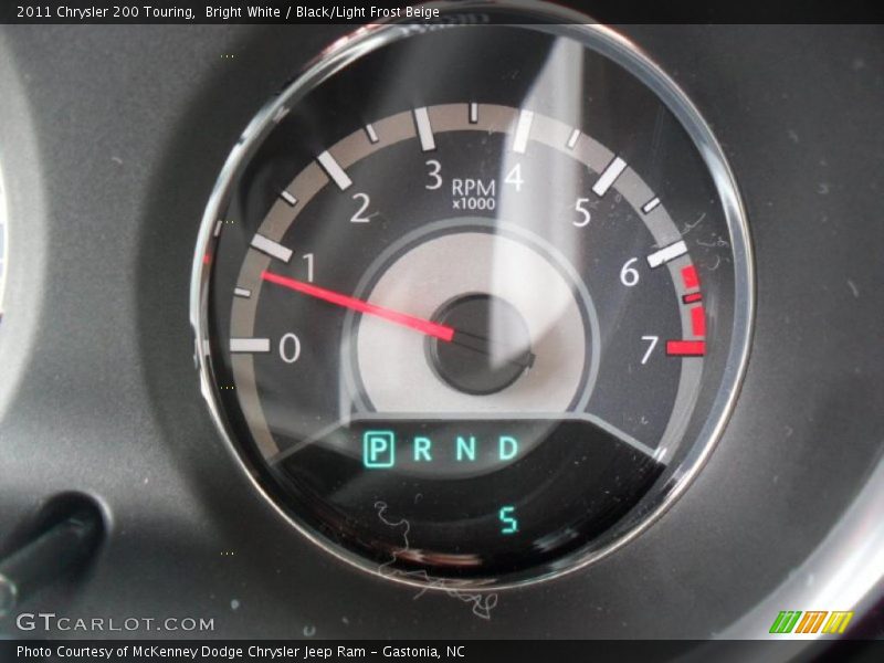 Bright White / Black/Light Frost Beige 2011 Chrysler 200 Touring