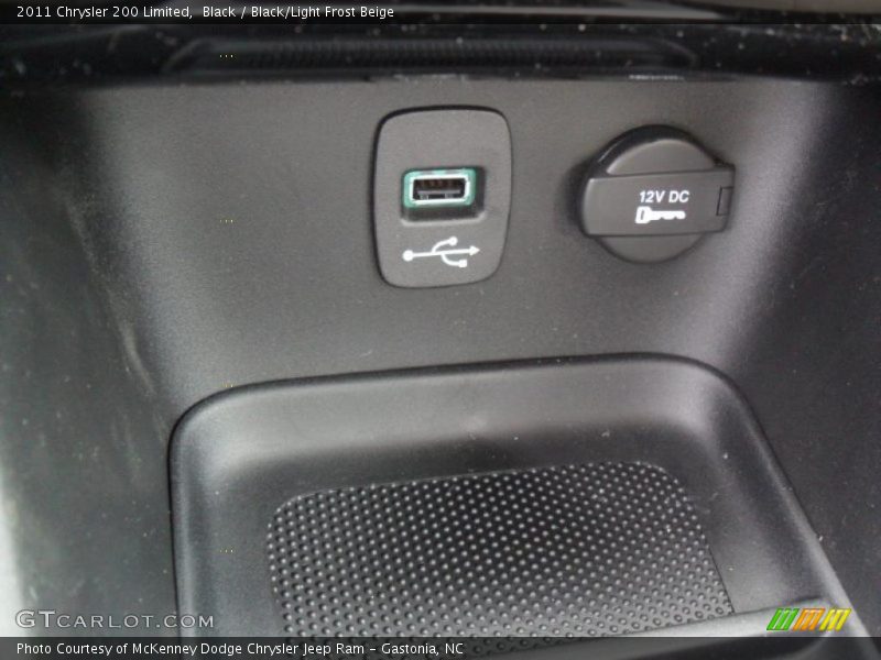 Black / Black/Light Frost Beige 2011 Chrysler 200 Limited