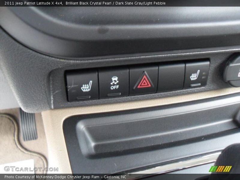 Brilliant Black Crystal Pearl / Dark Slate Gray/Light Pebble 2011 Jeep Patriot Latitude X 4x4
