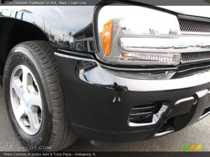 Black / Light Gray 2006 Chevrolet TrailBlazer LS 4x4