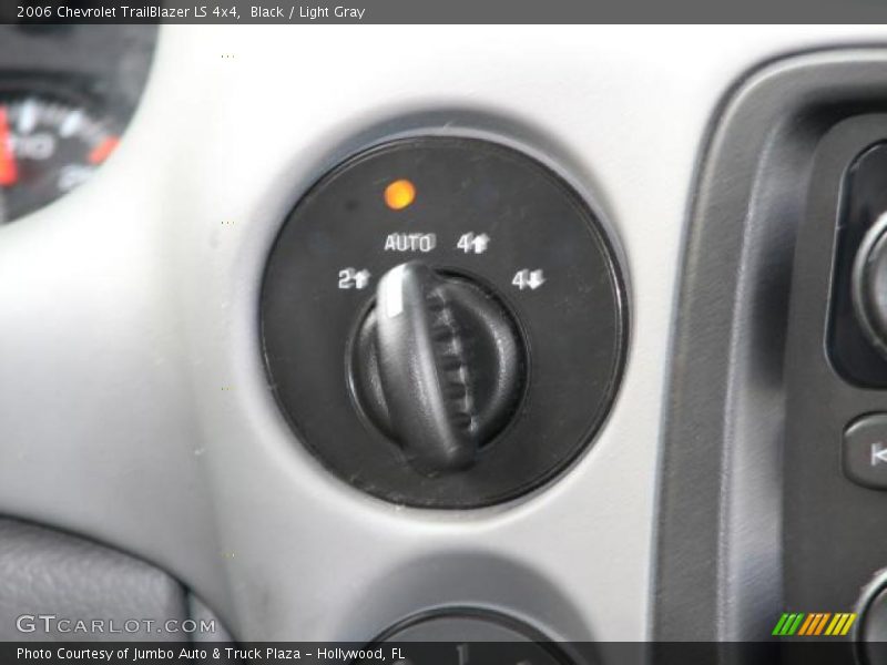 Black / Light Gray 2006 Chevrolet TrailBlazer LS 4x4