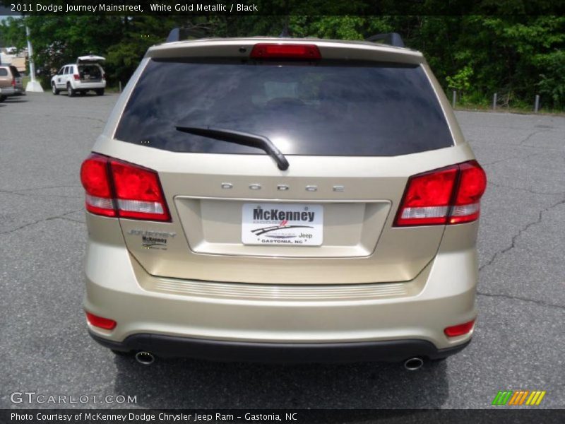 White Gold Metallic / Black 2011 Dodge Journey Mainstreet
