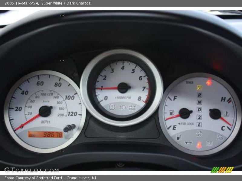 Super White / Dark Charcoal 2005 Toyota RAV4