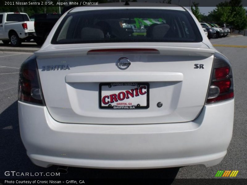 Aspen White / Charcoal 2011 Nissan Sentra 2.0 SR