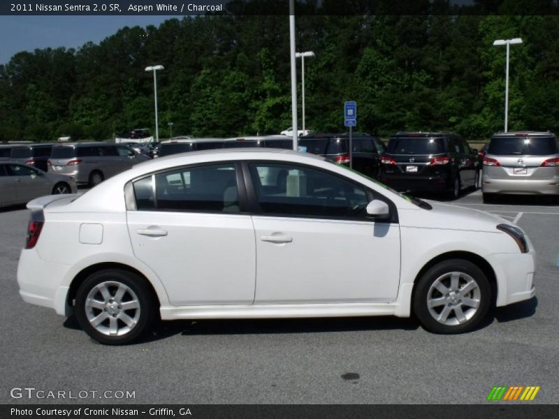 Aspen White / Charcoal 2011 Nissan Sentra 2.0 SR