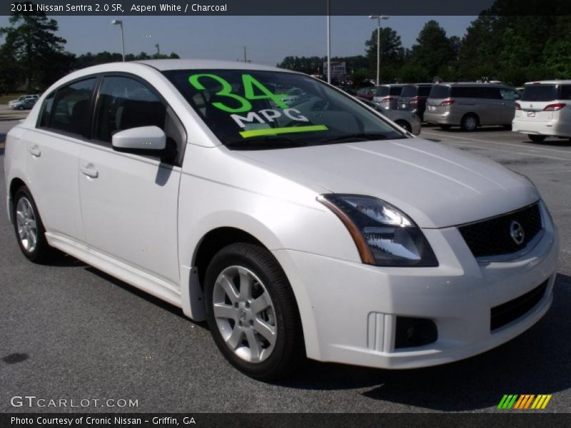 Aspen White / Charcoal 2011 Nissan Sentra 2.0 SR