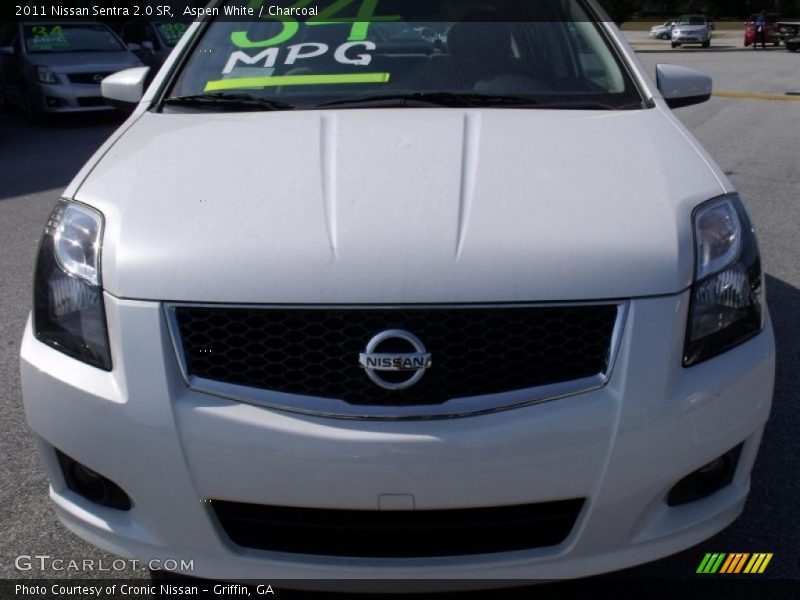 Aspen White / Charcoal 2011 Nissan Sentra 2.0 SR