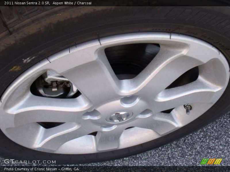Aspen White / Charcoal 2011 Nissan Sentra 2.0 SR