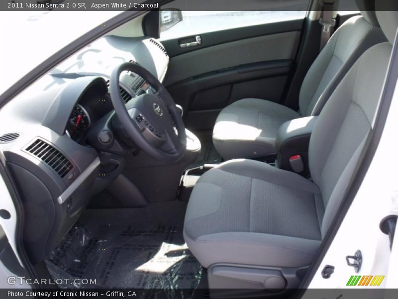 Aspen White / Charcoal 2011 Nissan Sentra 2.0 SR