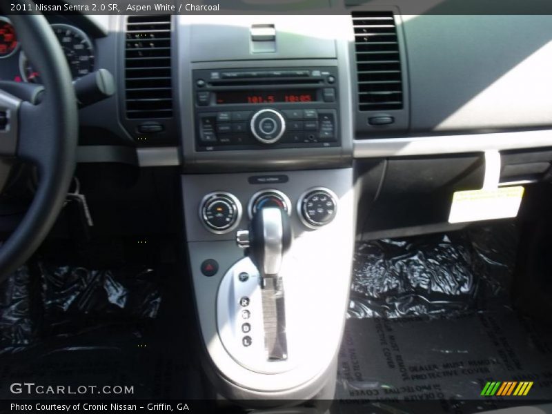 Aspen White / Charcoal 2011 Nissan Sentra 2.0 SR