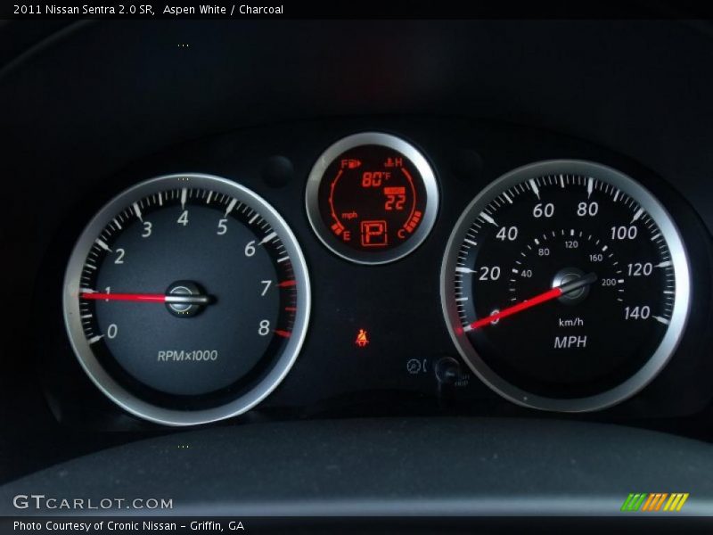 Aspen White / Charcoal 2011 Nissan Sentra 2.0 SR