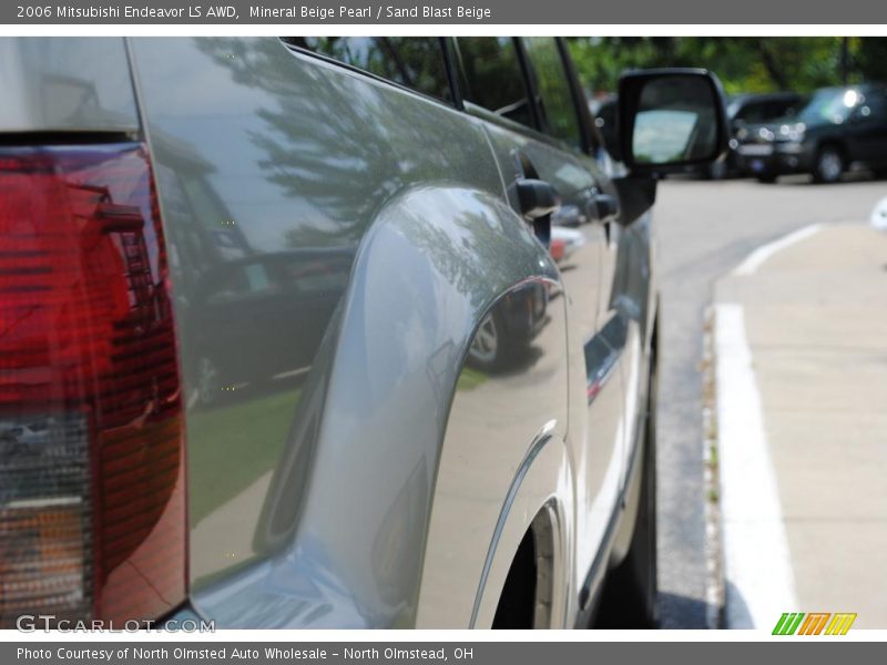 Mineral Beige Pearl / Sand Blast Beige 2006 Mitsubishi Endeavor LS AWD