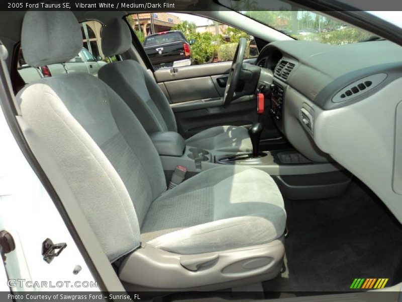 Vibrant White / Medium/Dark Flint 2005 Ford Taurus SE