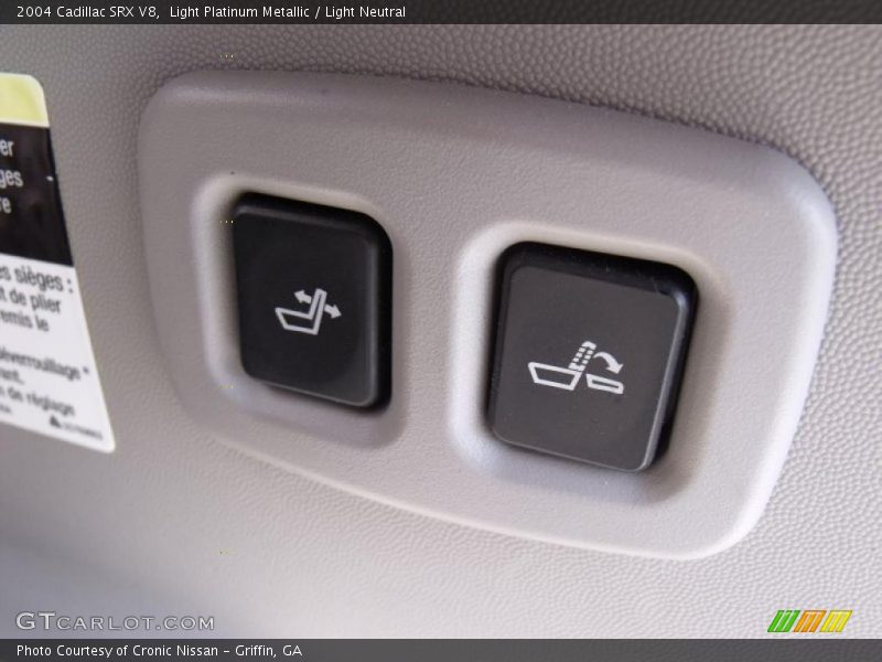 Light Platinum Metallic / Light Neutral 2004 Cadillac SRX V8