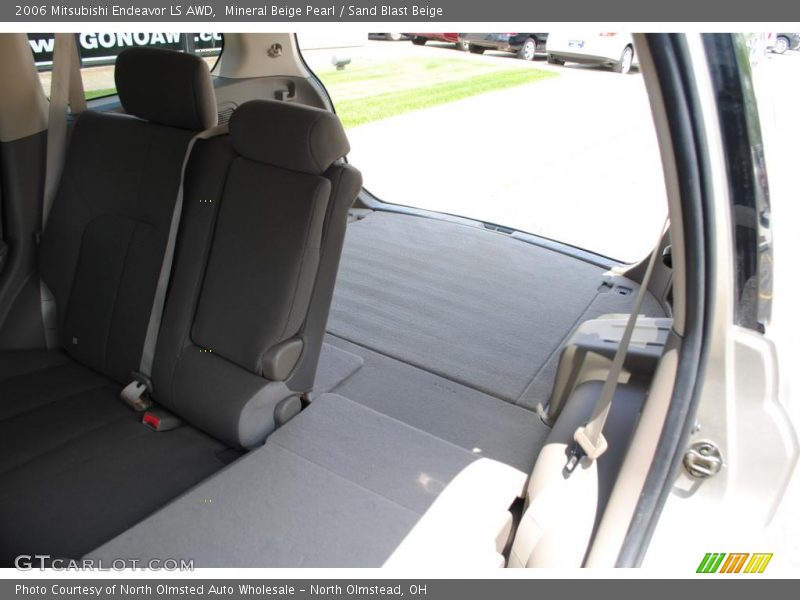 Mineral Beige Pearl / Sand Blast Beige 2006 Mitsubishi Endeavor LS AWD