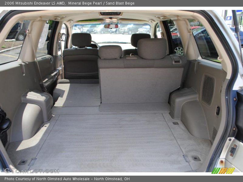  2006 Endeavor LS AWD Trunk