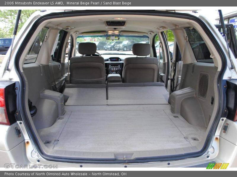  2006 Endeavor LS AWD Trunk