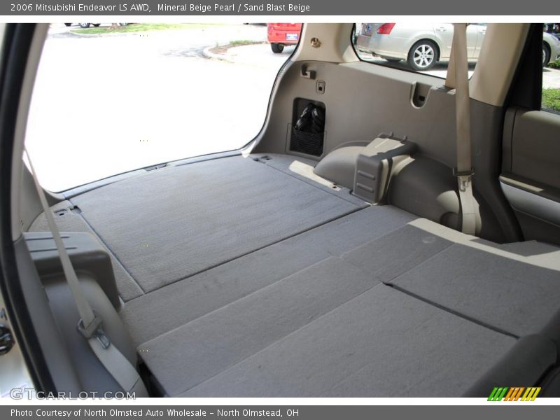  2006 Endeavor LS AWD Sand Blast Beige Interior