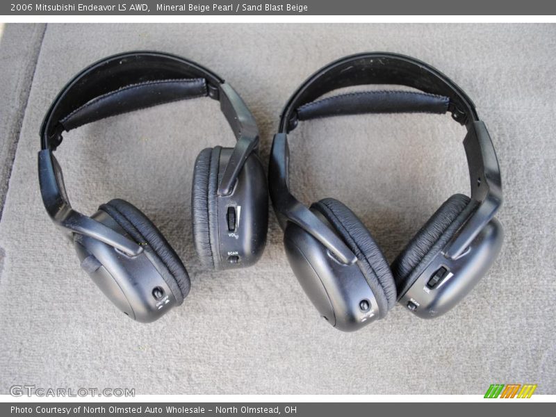 Mineral Beige Pearl / Sand Blast Beige 2006 Mitsubishi Endeavor LS AWD