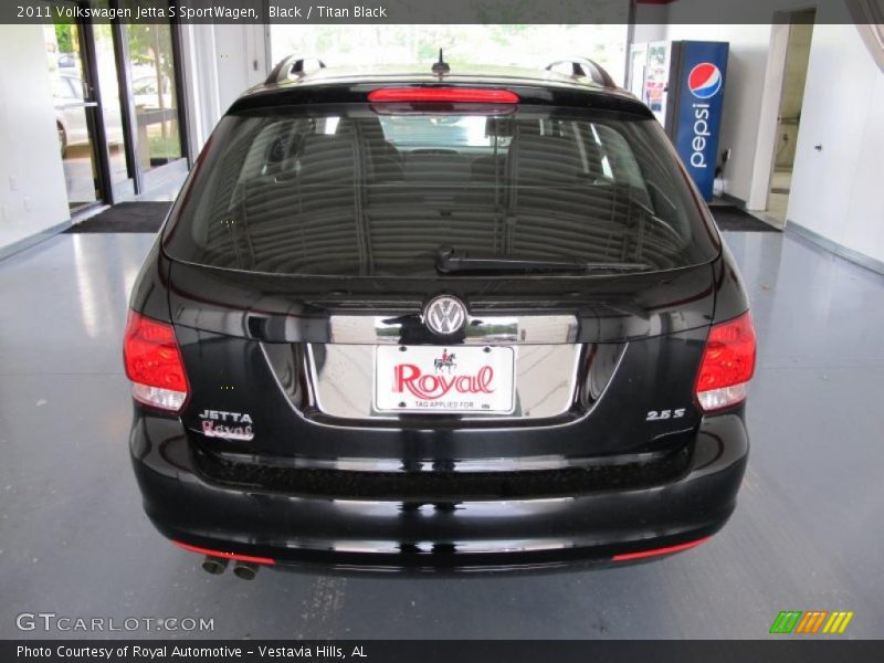Black / Titan Black 2011 Volkswagen Jetta S SportWagen
