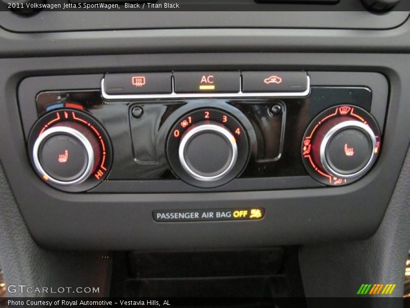 Black / Titan Black 2011 Volkswagen Jetta S SportWagen