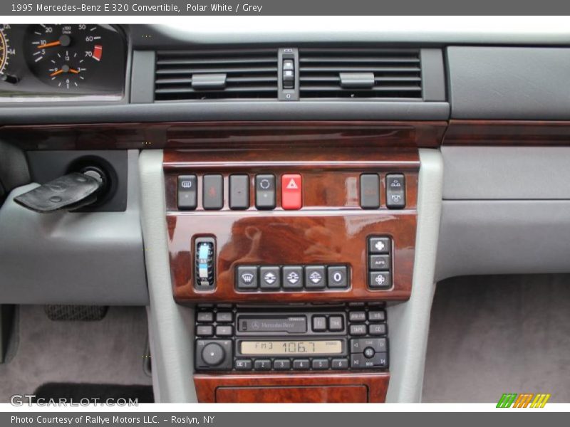 Controls of 1995 E 320 Convertible