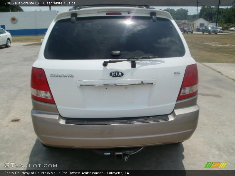 Clear White / Beige 2006 Kia Sorento EX