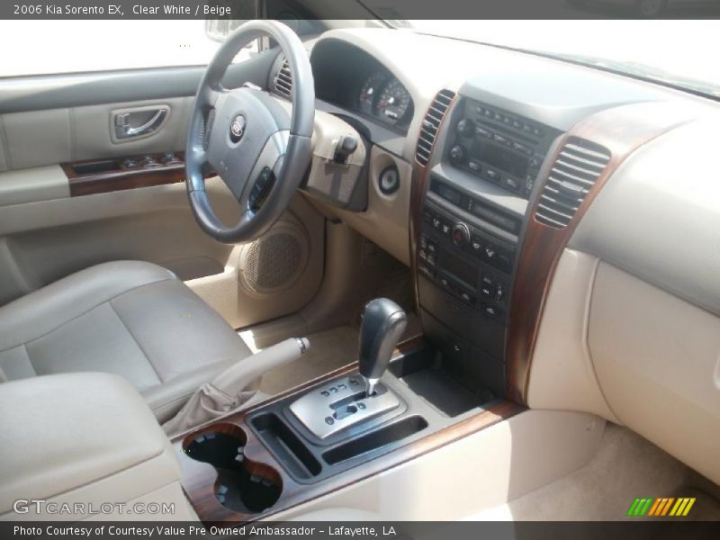 Clear White / Beige 2006 Kia Sorento EX
