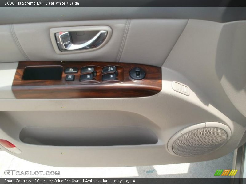 Clear White / Beige 2006 Kia Sorento EX