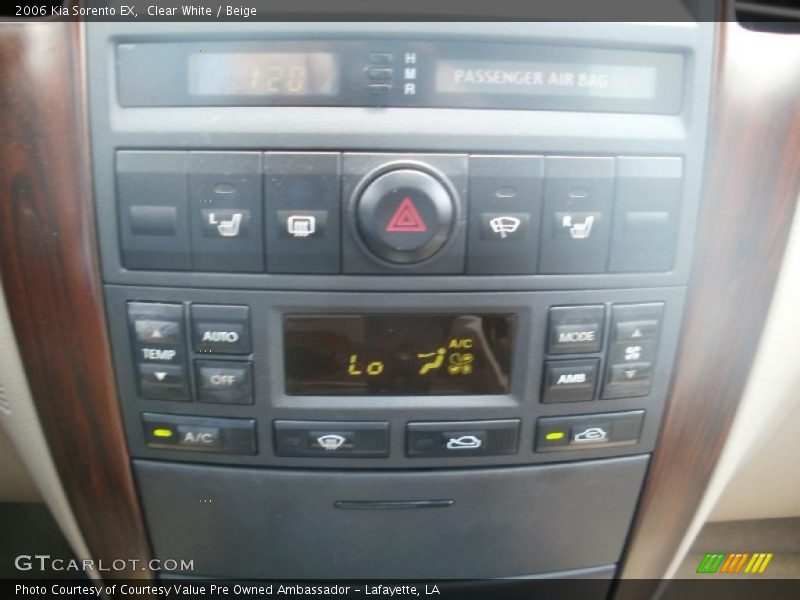 Clear White / Beige 2006 Kia Sorento EX