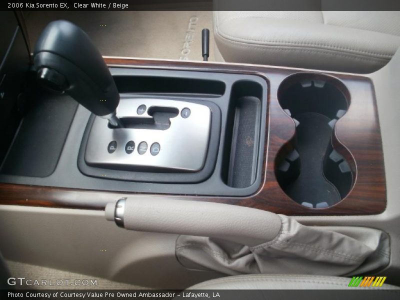 Clear White / Beige 2006 Kia Sorento EX