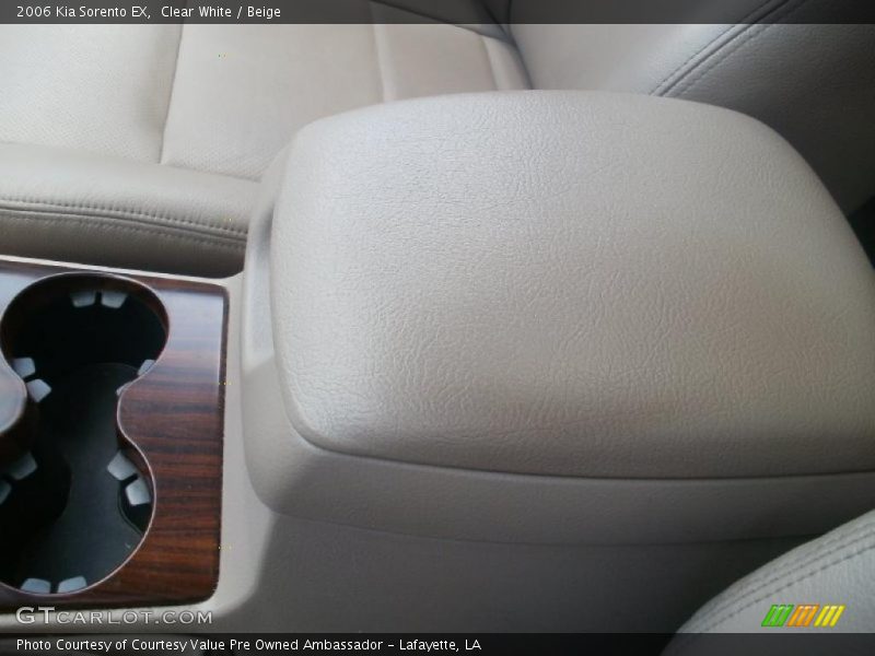Clear White / Beige 2006 Kia Sorento EX