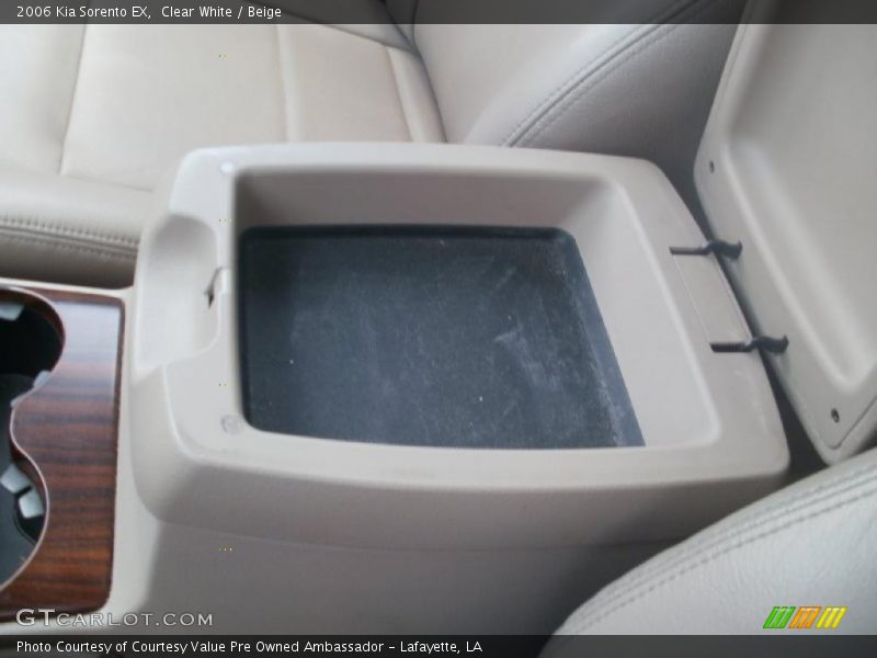 Clear White / Beige 2006 Kia Sorento EX