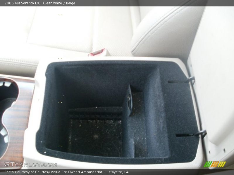 Clear White / Beige 2006 Kia Sorento EX