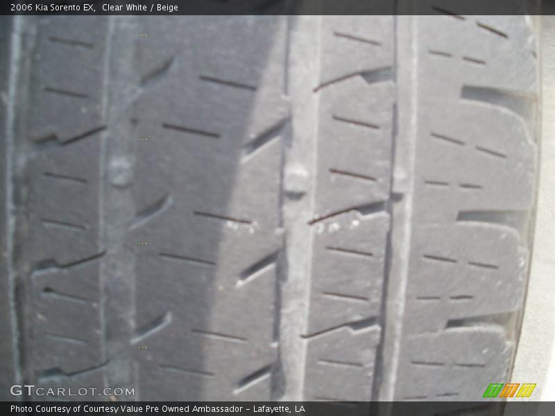 Clear White / Beige 2006 Kia Sorento EX