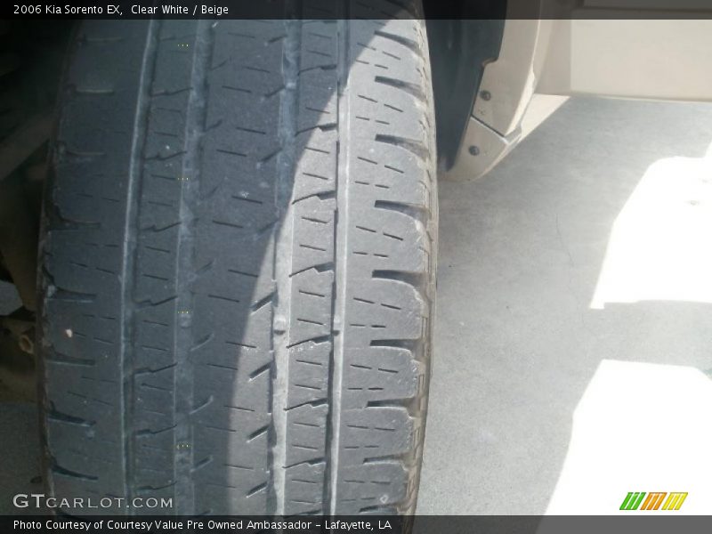 Clear White / Beige 2006 Kia Sorento EX