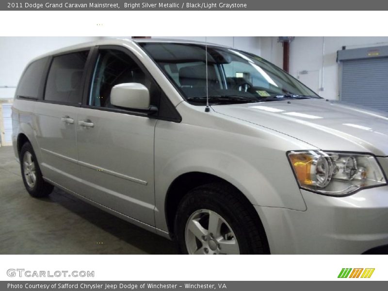 Bright Silver Metallic / Black/Light Graystone 2011 Dodge Grand Caravan Mainstreet