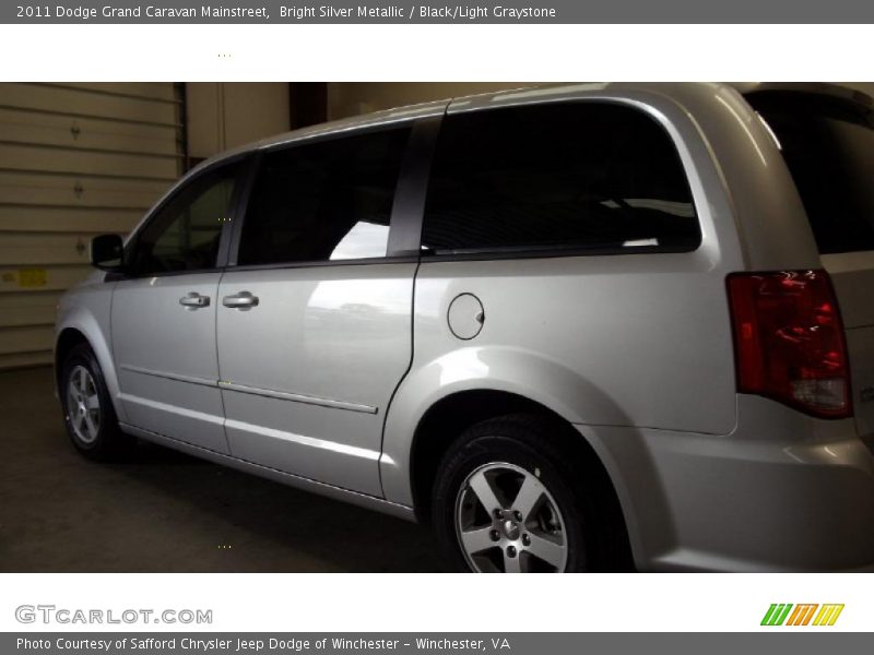 Bright Silver Metallic / Black/Light Graystone 2011 Dodge Grand Caravan Mainstreet